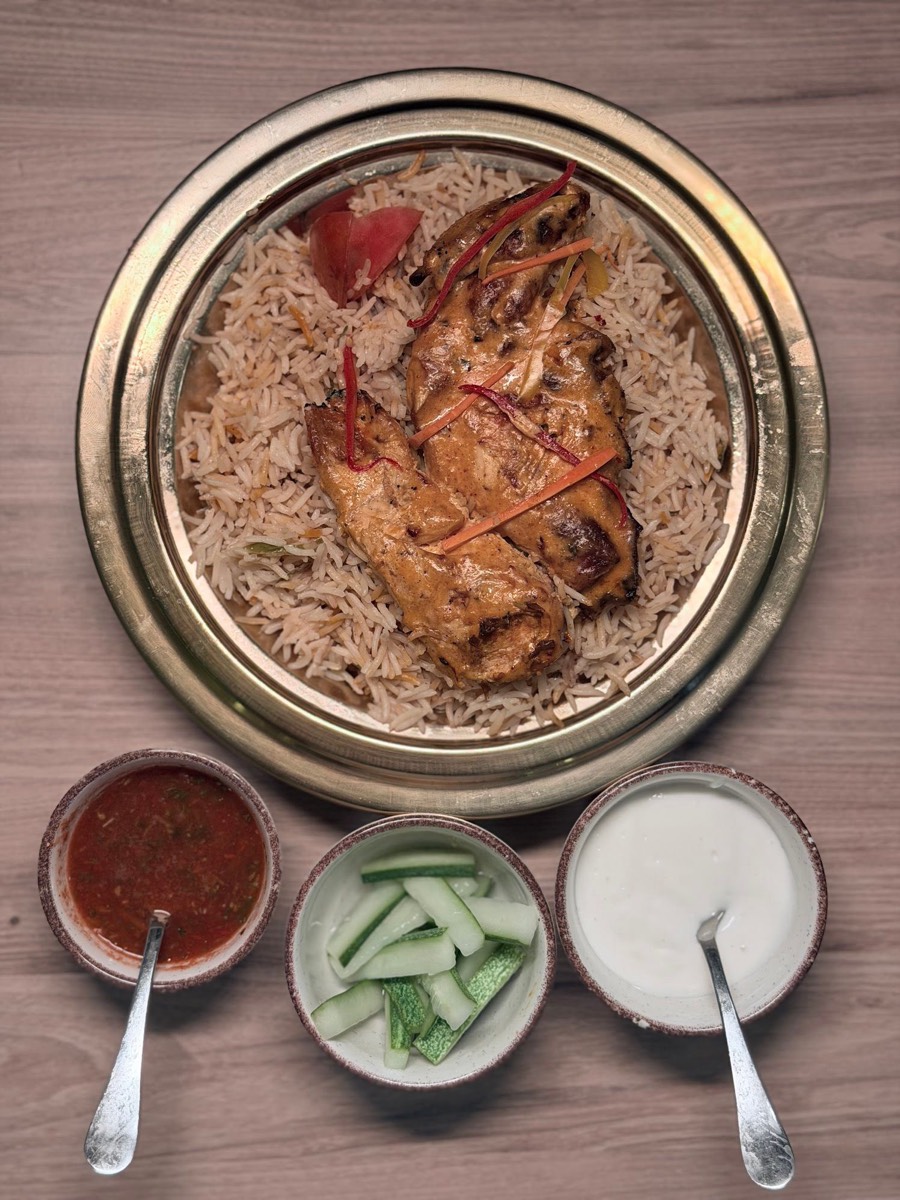 Chicken in a creamy marinade on Mandhi rice with salsa, cucumber and yoghurt
